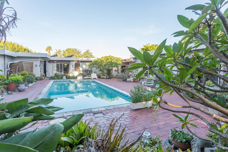 5 Bedroom Property for Sale in Table View Western Cape